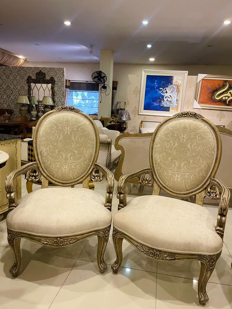 Victorian Cream Tufted Deewan 5 Seater and 2 Chairs