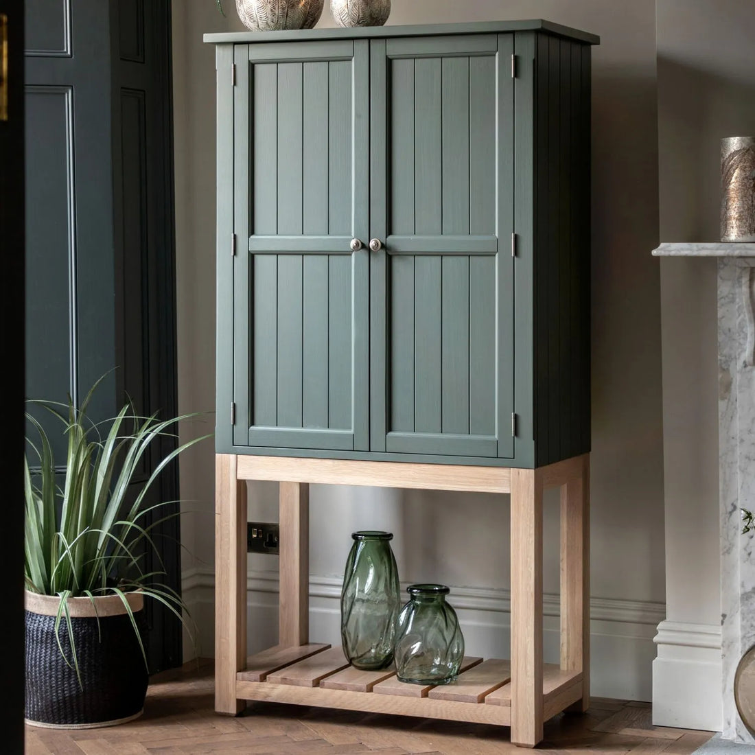 Neo Frame Cabinet